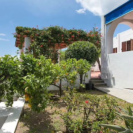 E Strombolicchio Villa Stromboli