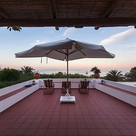 E Strombolicchio * Estrómboli