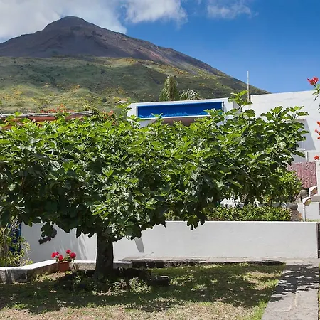 E Strombolicchio * Stromboli