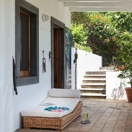 E Strombolicchio Villa Estrómboli