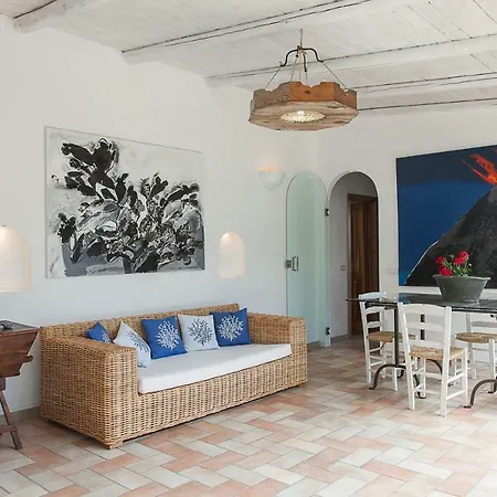 E Strombolicchio Villa *