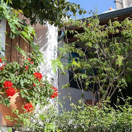 Villa E Strombolicchio *